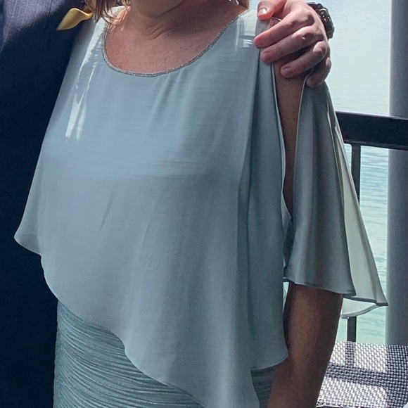 Green formal dress - Picture 3 of 3